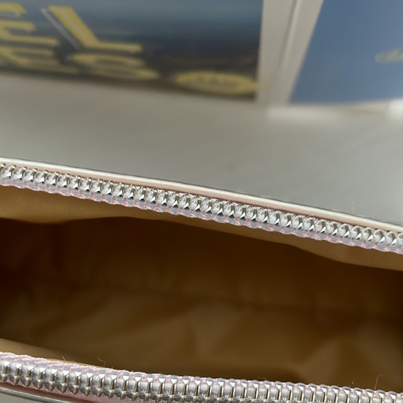 BH Cosmetics Irridescent travel bag and 7 cosmetic brushes, new with box - Picture 4 of 8